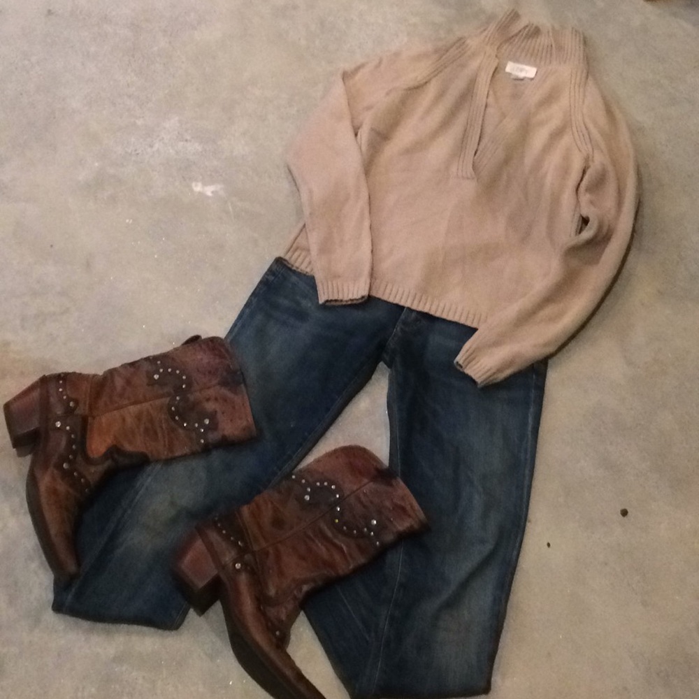 Ariat pair of cowgirl boots!! - Picture 4 of 7